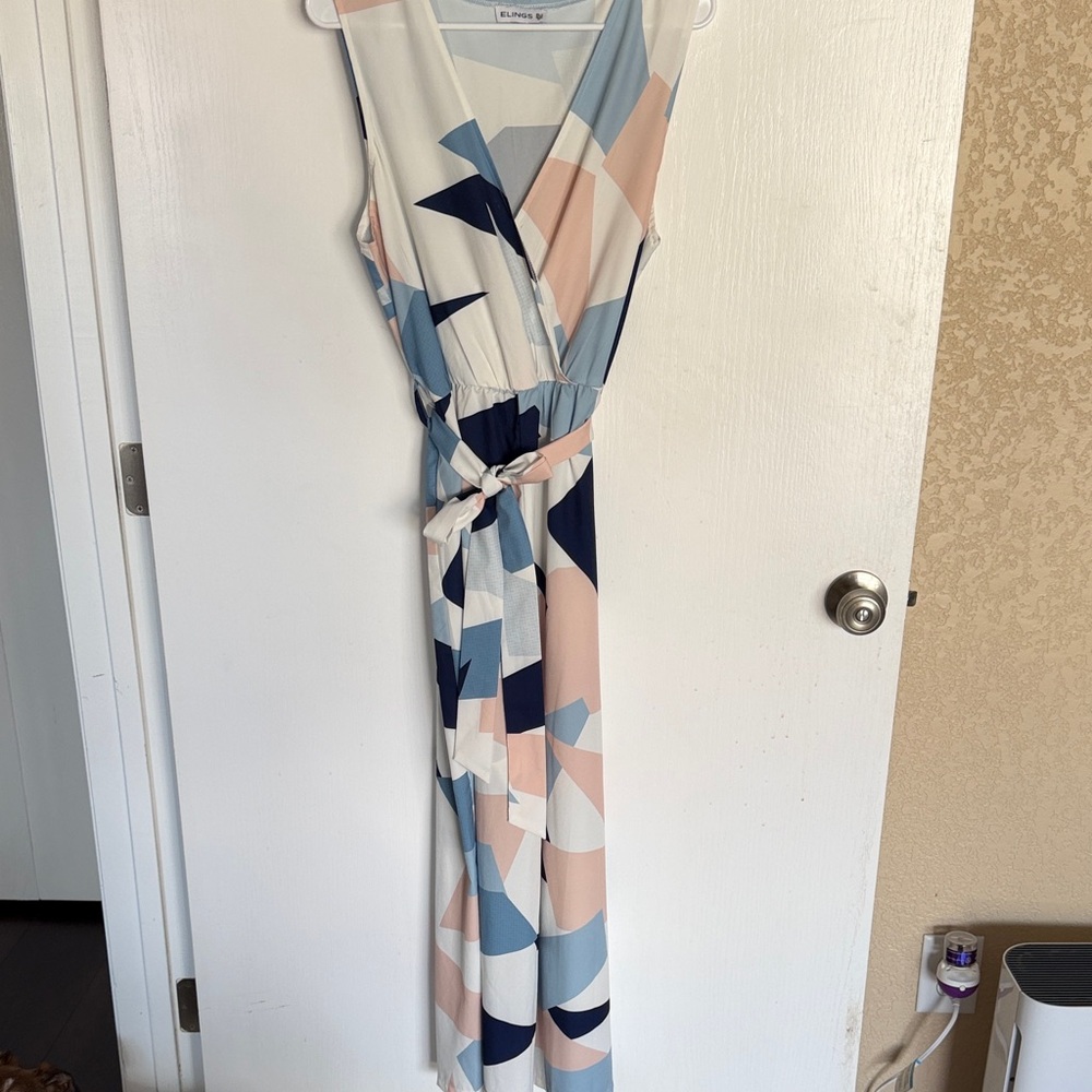 Elings Sleeveless Surplice Geometric Print Maxi Dress in Multi-Color